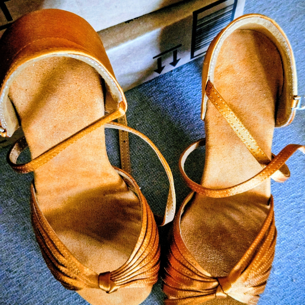 Women’s Tan Strappy Knot Front Sandals